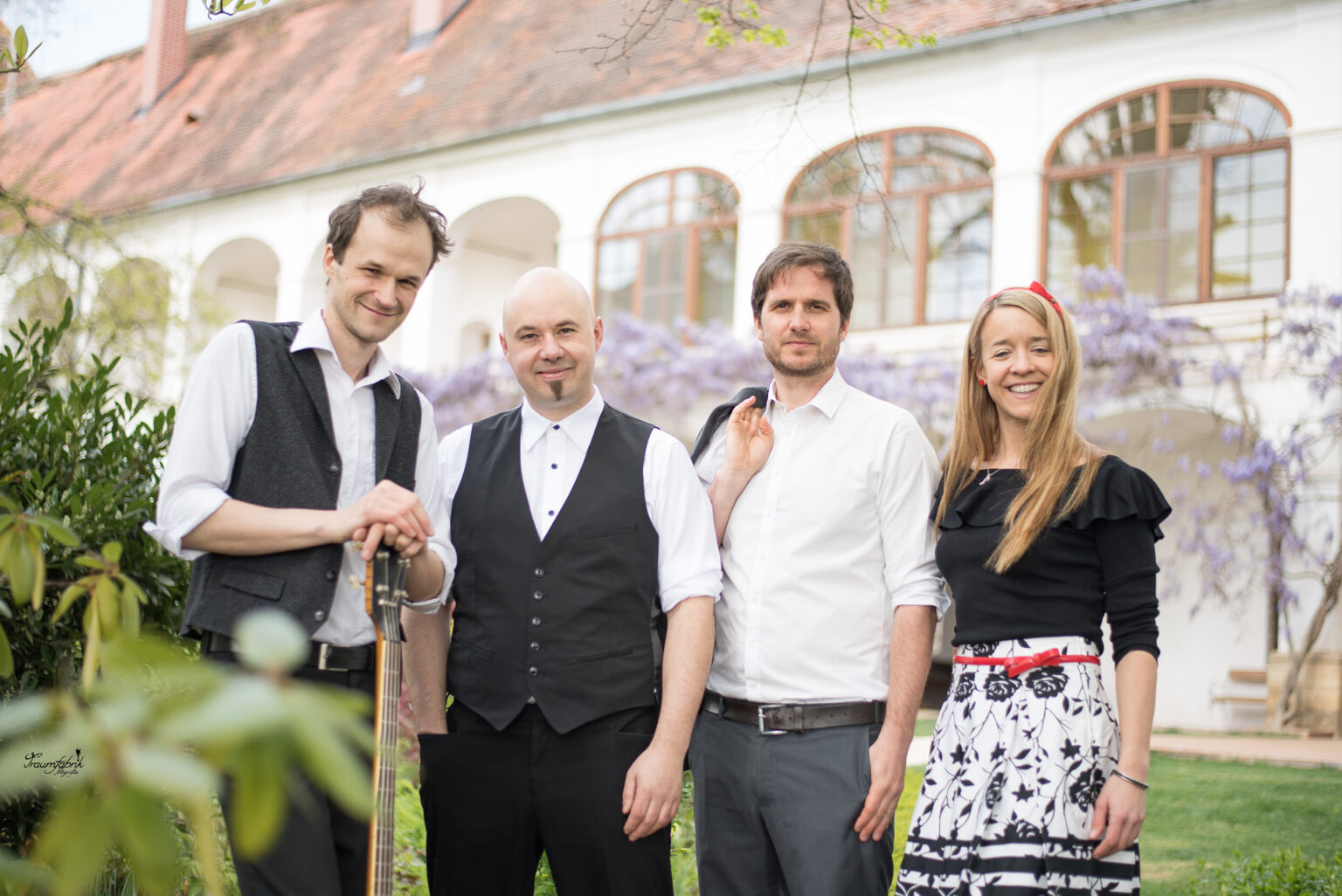 hochzeitsband österreich, hochzeits-dj österreich, dj für hochzeit buchen, liveband für hochzeit buchen, musik für hochzeitsfeier, hochzeitsmusik österreich, dj hochzeit wien, dj hochzeit salzburg, dj hochzeit graz, dj hochzeit innsbruck, band für hochzeit, hochzeitsmusik live, dj oder band für hochzeit, hochzeitsband gesucht, band für trauung und feier,